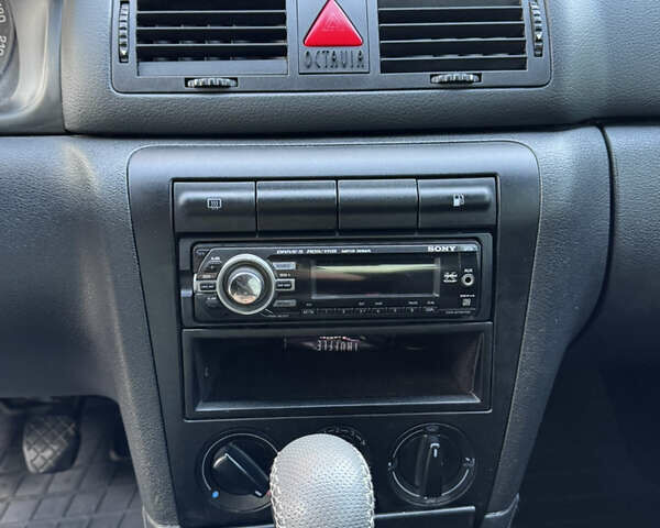 Серый Шкода Октавия, объемом двигателя 1.6 л и пробегом 406 тыс. км за 5200 $, фото 9 на Automoto.ua