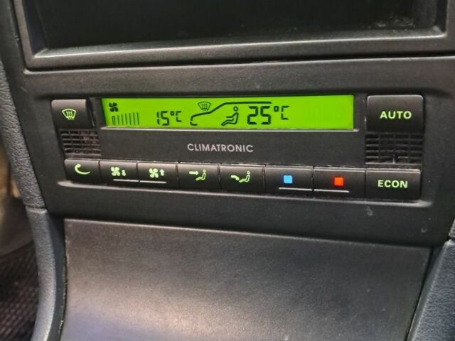 Серый Шкода Октавия, объемом двигателя 1.8 л и пробегом 282 тыс. км за 3900 $, фото 7 на Automoto.ua