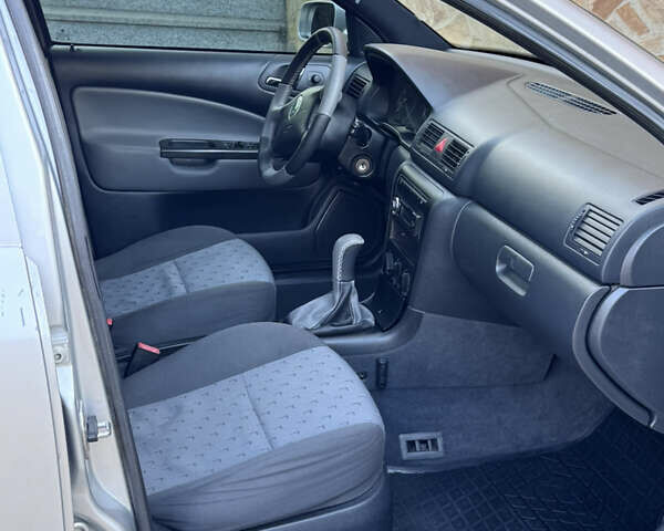 Серый Шкода Октавия, объемом двигателя 1.6 л и пробегом 406 тыс. км за 5200 $, фото 6 на Automoto.ua