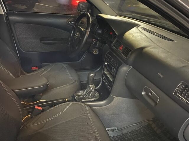 Серый Шкода Октавия, объемом двигателя 1.6 л и пробегом 300 тыс. км за 4600 $, фото 7 на Automoto.ua