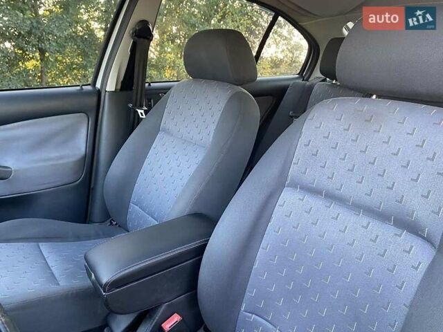 Серый Шкода Октавия, объемом двигателя 1.6 л и пробегом 401 тыс. км за 3900 $, фото 4 на Automoto.ua