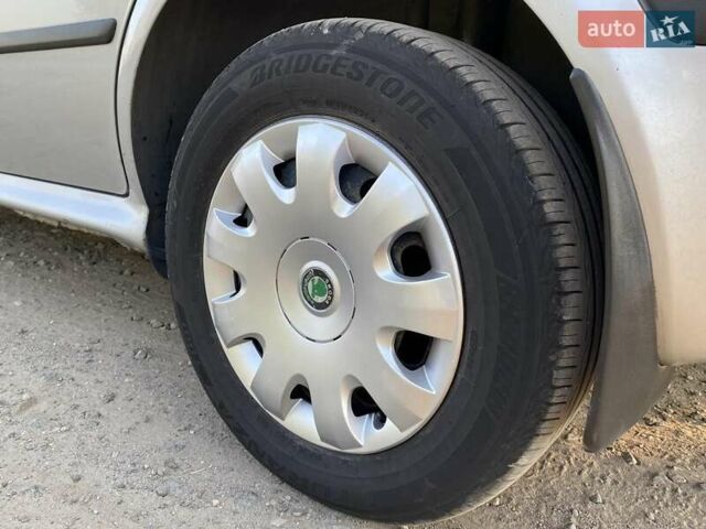 Серый Шкода Октавия, объемом двигателя 1.6 л и пробегом 401 тыс. км за 3900 $, фото 1 на Automoto.ua