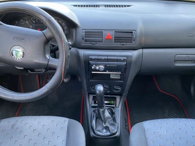 Серый Шкода Октавия, объемом двигателя 1.6 л и пробегом 401 тыс. км за 3900 $, фото 5 на Automoto.ua