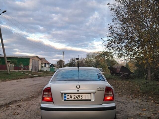 Серый Шкода Октавия, объемом двигателя 1.8 л и пробегом 282 тыс. км за 3900 $, фото 3 на Automoto.ua