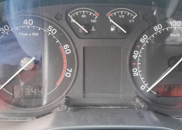 Серый Шкода Октавия, объемом двигателя 1.6 л и пробегом 327 тыс. км за 3500 $, фото 6 на Automoto.ua