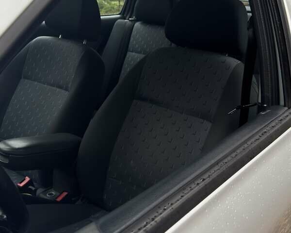 Сірий Шкода Октавія, об'ємом двигуна 1.6 л та пробігом 276 тис. км за 5850 $, фото 21 на Automoto.ua