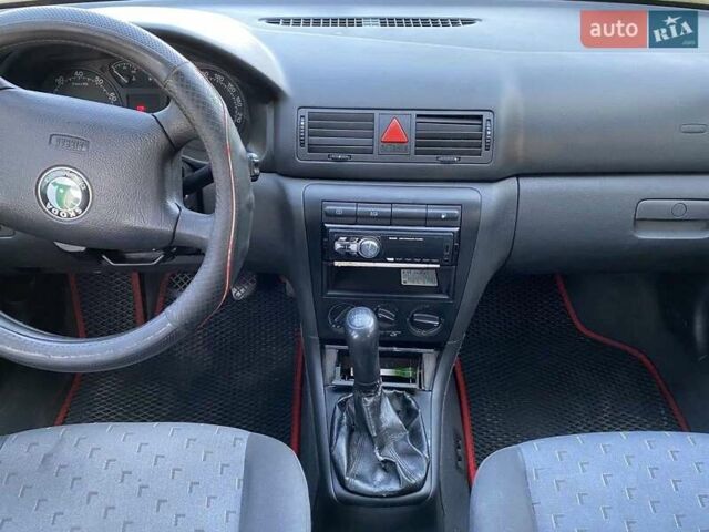 Серый Шкода Октавия, объемом двигателя 1.6 л и пробегом 401 тыс. км за 3900 $, фото 3 на Automoto.ua