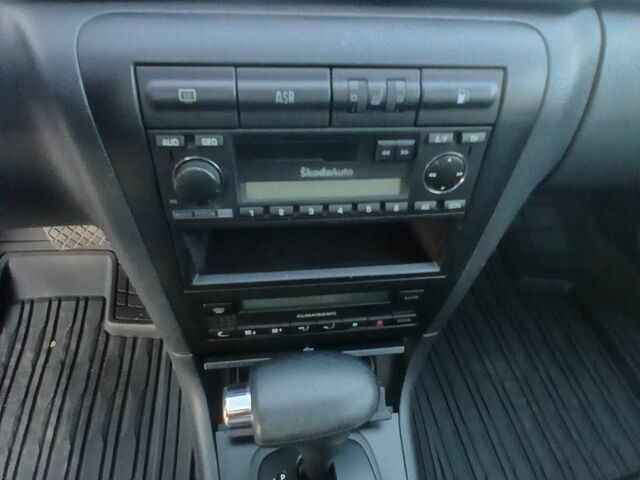 Серый Шкода Октавия, объемом двигателя 1.6 л и пробегом 166 тыс. км за 5000 $, фото 5 на Automoto.ua