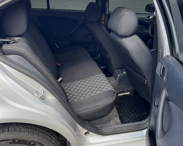 Серый Шкода Октавия, объемом двигателя 1.4 л и пробегом 233 тыс. км за 4100 $, фото 8 на Automoto.ua