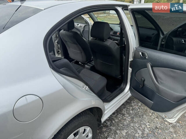 Серый Шкода Октавия, объемом двигателя 1.6 л и пробегом 226 тыс. км за 5500 $, фото 38 на Automoto.ua