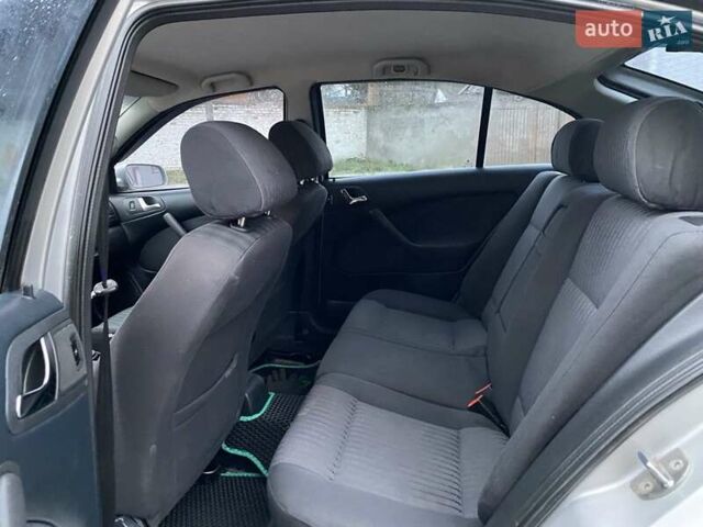 Сірий Шкода Октавія, об'ємом двигуна 2 л та пробігом 188 тис. км за 3700 $, фото 16 на Automoto.ua