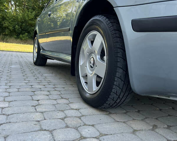 Серый Шкода Октавия, объемом двигателя 1.6 л и пробегом 240 тыс. км за 5099 $, фото 4 на Automoto.ua