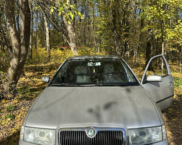 Серый Шкода Октавия, объемом двигателя 1.6 л и пробегом 252 тыс. км за 5200 $, фото 1 на Automoto.ua