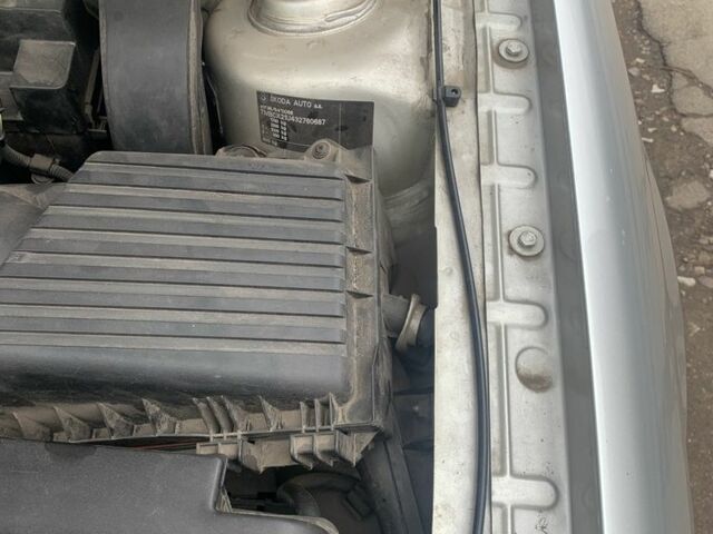 Серый Шкода Октавия, объемом двигателя 1.6 л и пробегом 196 тыс. км за 4700 $, фото 8 на Automoto.ua