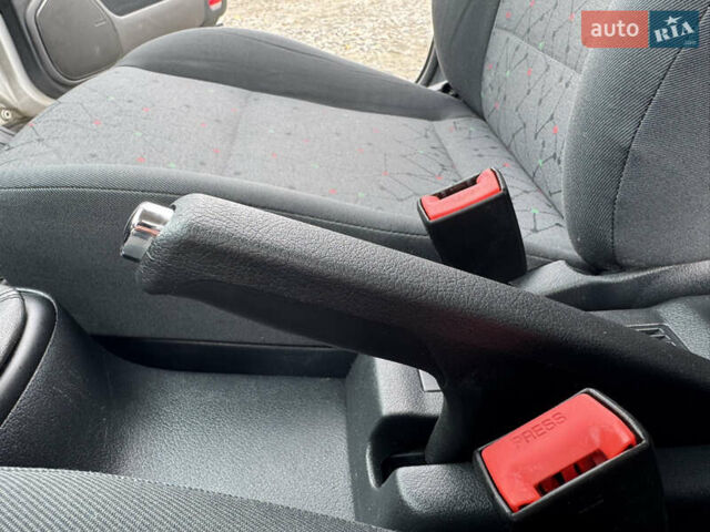 Серый Шкода Октавия, объемом двигателя 1.6 л и пробегом 226 тыс. км за 5500 $, фото 48 на Automoto.ua