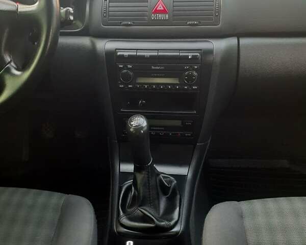 Серый Шкода Октавия, объемом двигателя 1.6 л и пробегом 211 тыс. км за 4500 $, фото 17 на Automoto.ua