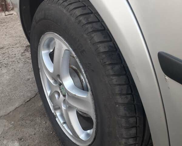 Серый Шкода Октавия, объемом двигателя 1.6 л и пробегом 211 тыс. км за 4500 $, фото 10 на Automoto.ua