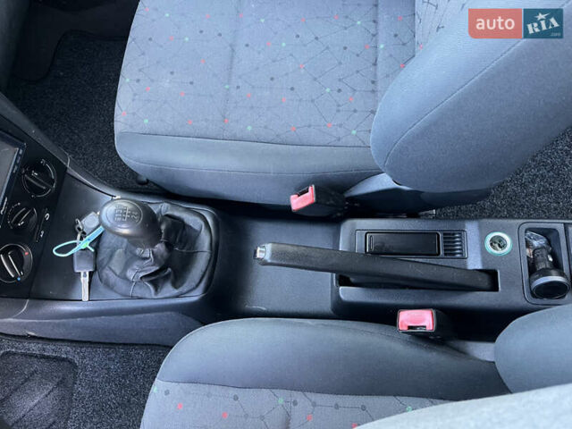 Серый Шкода Октавия, объемом двигателя 1.6 л и пробегом 240 тыс. км за 5099 $, фото 44 на Automoto.ua