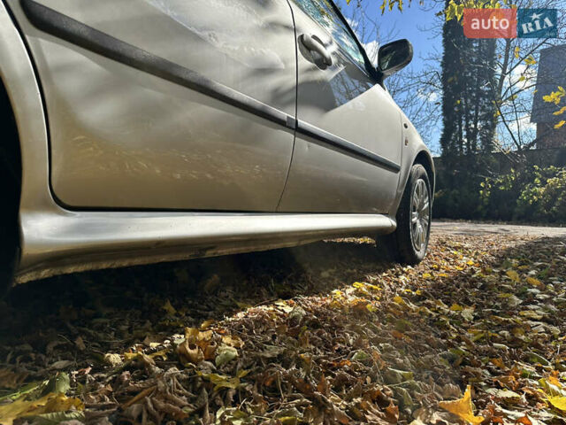 Серый Шкода Октавия, объемом двигателя 1.6 л и пробегом 252 тыс. км за 5200 $, фото 6 на Automoto.ua