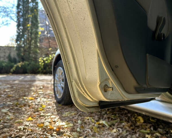 Серый Шкода Октавия, объемом двигателя 1.6 л и пробегом 252 тыс. км за 5200 $, фото 13 на Automoto.ua