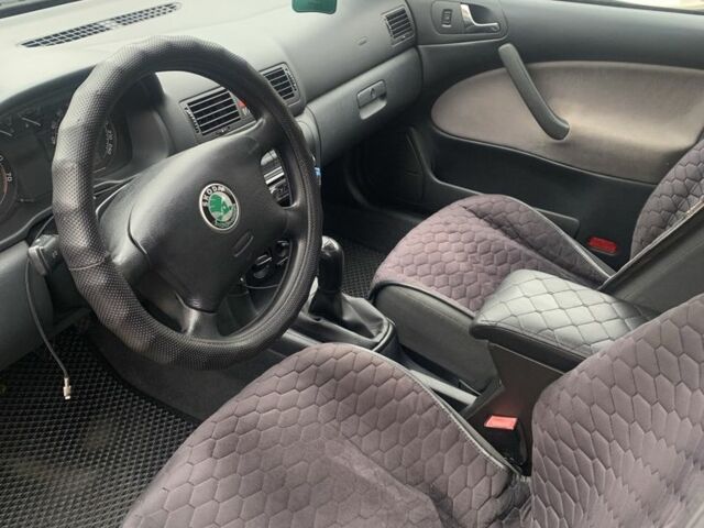 Серый Шкода Октавия, объемом двигателя 1.6 л и пробегом 196 тыс. км за 4700 $, фото 3 на Automoto.ua