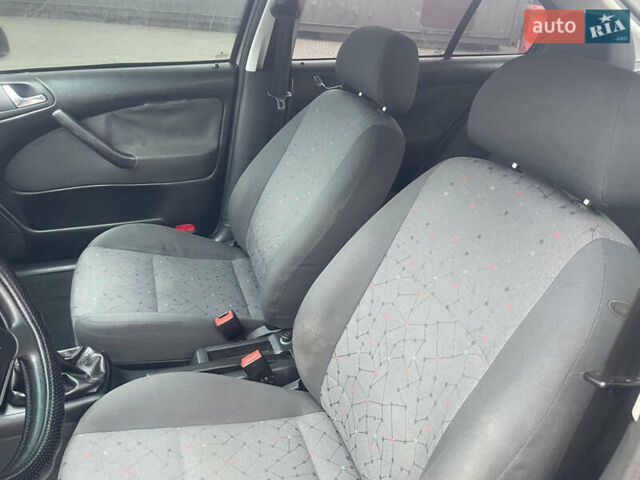 Сірий Шкода Октавія, об'ємом двигуна 1.39 л та пробігом 200 тис. км за 2999 $, фото 14 на Automoto.ua