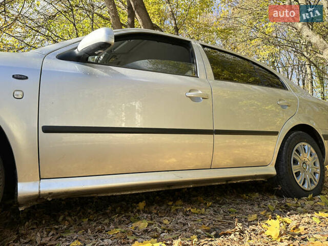 Серый Шкода Октавия, объемом двигателя 1.6 л и пробегом 252 тыс. км за 5200 $, фото 5 на Automoto.ua