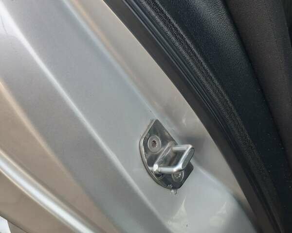 Серый Шкода Октавия, объемом двигателя 1.6 л и пробегом 211 тыс. км за 4500 $, фото 14 на Automoto.ua