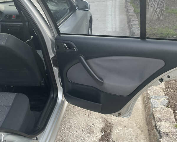 Сірий Шкода Октавія, об'ємом двигуна 1.6 л та пробігом 237 тис. км за 4600 $, фото 7 на Automoto.ua