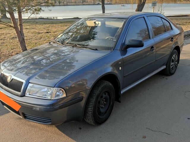 Серый Шкода Октавия, объемом двигателя 1.6 л и пробегом 330 тыс. км за 4500 $, фото 1 на Automoto.ua