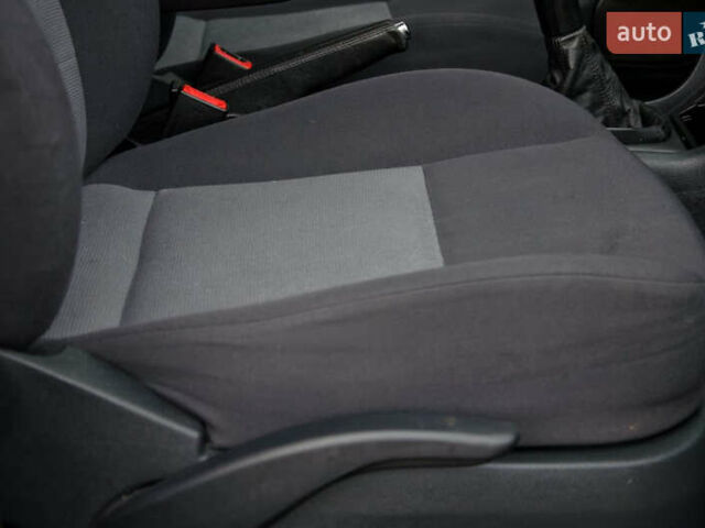 Серый Шкода Октавия, объемом двигателя 1.6 л и пробегом 250 тыс. км за 5600 $, фото 30 на Automoto.ua