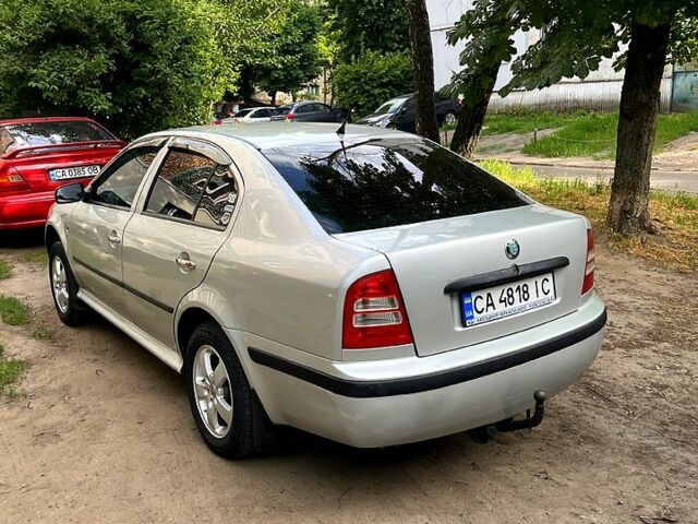 Серый Шкода Октавия, объемом двигателя 1.6 л и пробегом 260 тыс. км за 4500 $, фото 2 на Automoto.ua