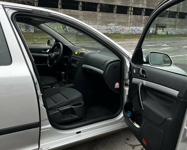 Серый Шкода Октавия, объемом двигателя 1.6 л и пробегом 296 тыс. км за 6000 $, фото 4 на Automoto.ua