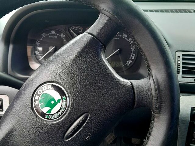 Серый Шкода Октавия, объемом двигателя 1.8 л и пробегом 277 тыс. км за 3700 $, фото 2 на Automoto.ua