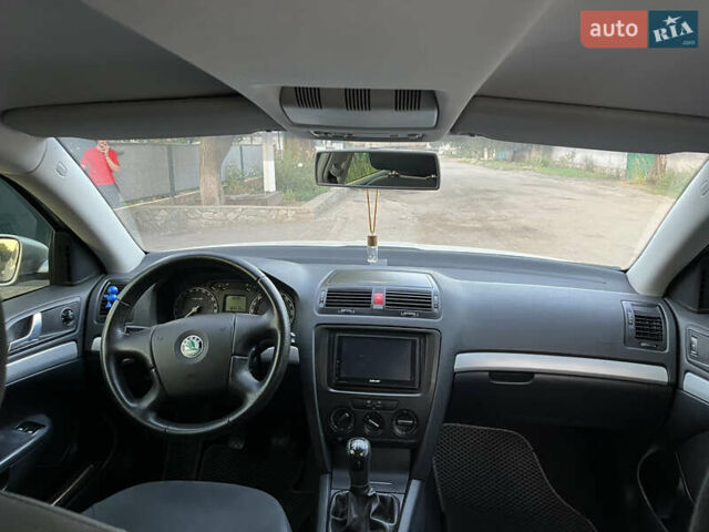 Шкода Октавия 2004 в Верхнеднепровске на Automoto.ua Серый Шкода Октавия, объемом двигателя 1.6 л и пробегом 180 тыс. км за 6000 $, фото 7 на Automoto.ua