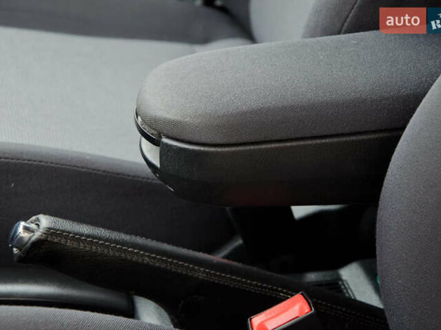 Серый Шкода Октавия, объемом двигателя 1.6 л и пробегом 250 тыс. км за 5600 $, фото 48 на Automoto.ua