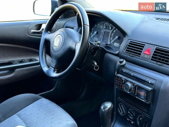 Серый Шкода Октавия, объемом двигателя 1.6 л и пробегом 175 тыс. км за 5300 $, фото 41 на Automoto.ua