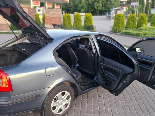 Серый Шкода Октавия, объемом двигателя 1.6 л и пробегом 226 тыс. км за 5000 $, фото 4 на Automoto.ua