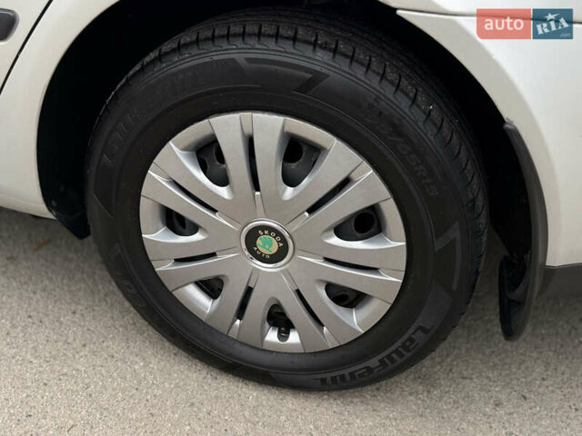 Серый Шкода Октавия, объемом двигателя 1.6 л и пробегом 180 тыс. км за 5000 $, фото 5 на Automoto.ua