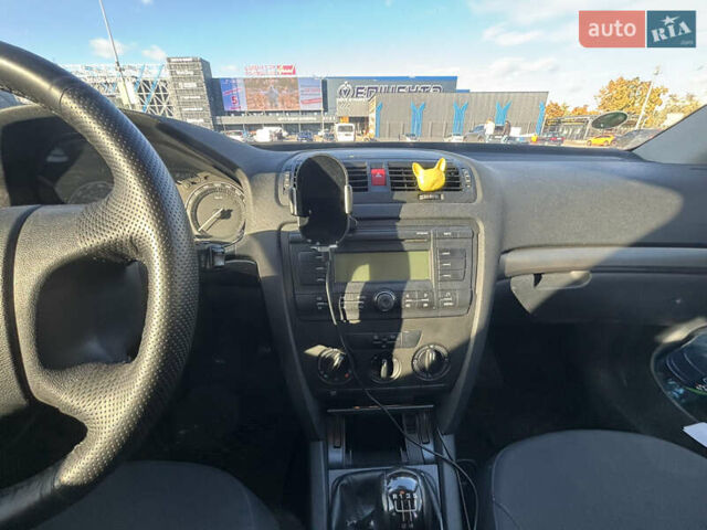 Серый Шкода Октавия, объемом двигателя 1.9 л и пробегом 382 тыс. км за 5200 $, фото 4 на Automoto.ua
