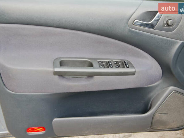 Серый Шкода Октавия, объемом двигателя 1.6 л и пробегом 250 тыс. км за 5600 $, фото 52 на Automoto.ua