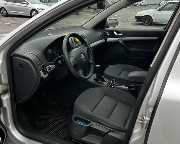 Серый Шкода Октавия, объемом двигателя 1.6 л и пробегом 296 тыс. км за 6000 $, фото 5 на Automoto.ua