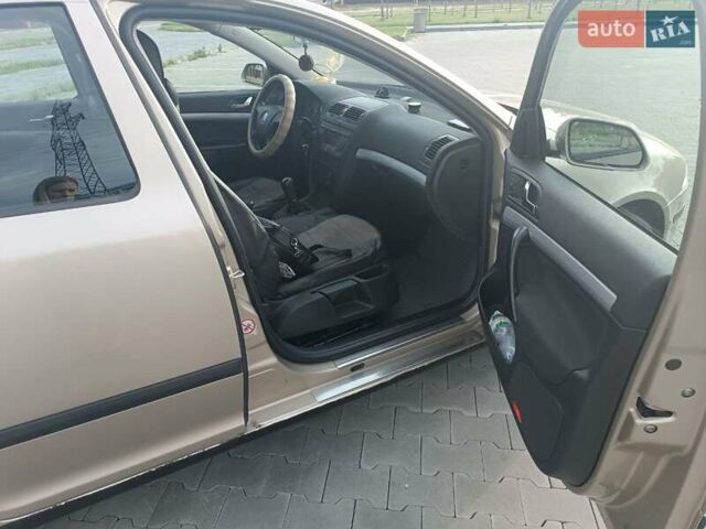 Серый Шкода Октавия, объемом двигателя 1.6 л и пробегом 205 тыс. км за 6300 $, фото 12 на Automoto.ua