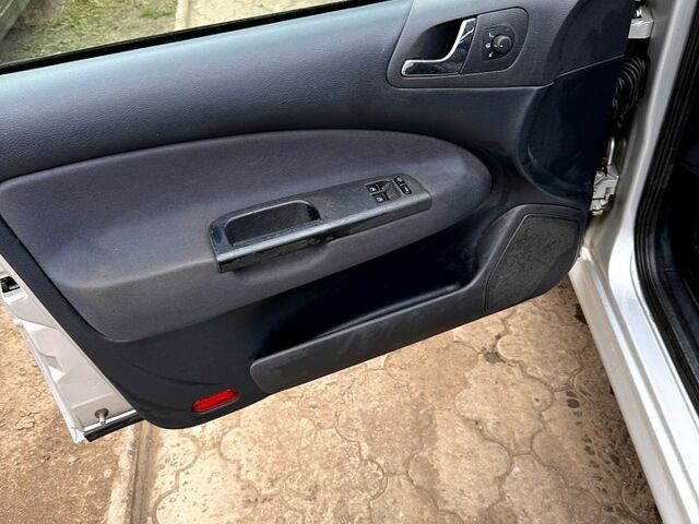 Сірий Шкода Октавія, об'ємом двигуна 1.6 л та пробігом 250 тис. км за 5500 $, фото 9 на Automoto.ua