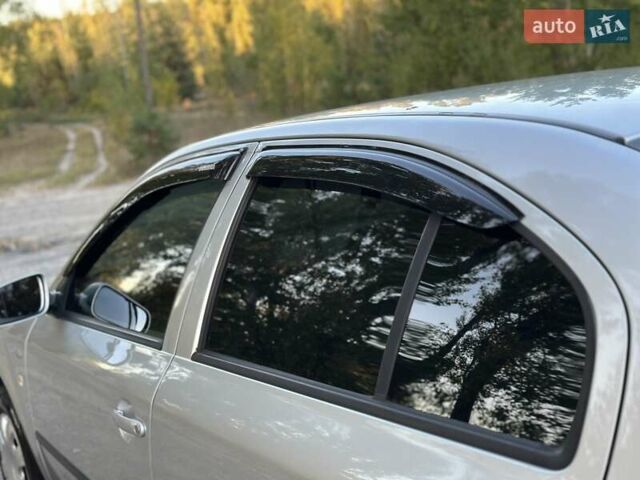 Серый Шкода Октавия, объемом двигателя 1.6 л и пробегом 169 тыс. км за 5500 $, фото 11 на Automoto.ua