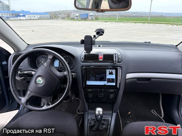 Серый Шкода Октавия, объемом двигателя 1.6 л и пробегом 206 тыс. км за 5600 $, фото 7 на Automoto.ua