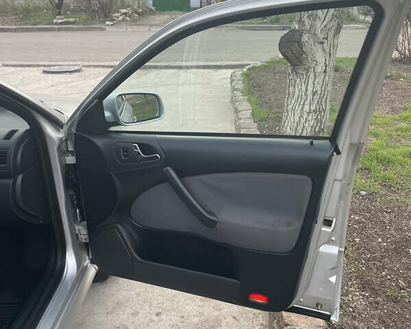 Сірий Шкода Октавія, об'ємом двигуна 1.6 л та пробігом 237 тис. км за 4600 $, фото 9 на Automoto.ua