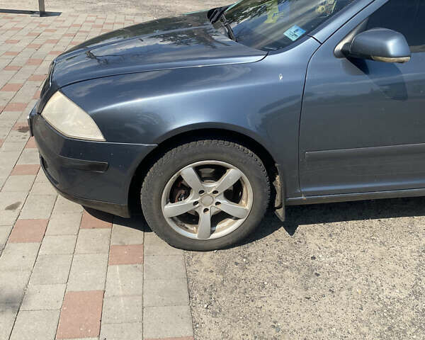 Серый Шкода Октавия, объемом двигателя 1.6 л и пробегом 228 тыс. км за 5700 $, фото 2 на Automoto.ua