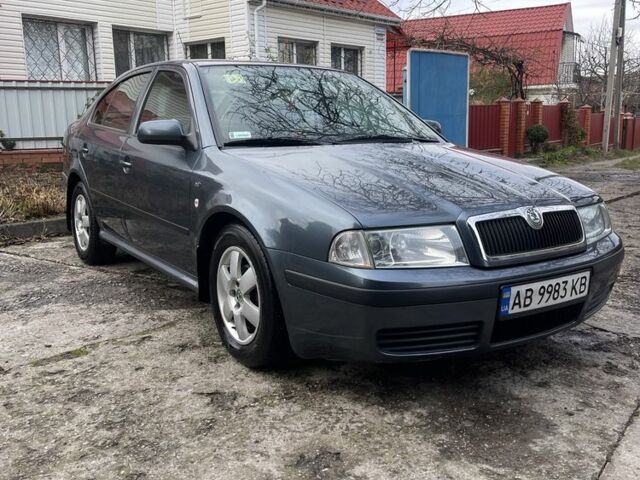 Серый Шкода Октавия, объемом двигателя 1.6 л и пробегом 222 тыс. км за 3800 $, фото 2 на Automoto.ua