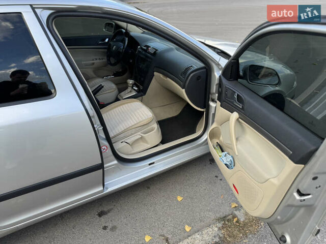 Серый Шкода Октавия, объемом двигателя 1.6 л и пробегом 210 тыс. км за 6500 $, фото 7 на Automoto.ua